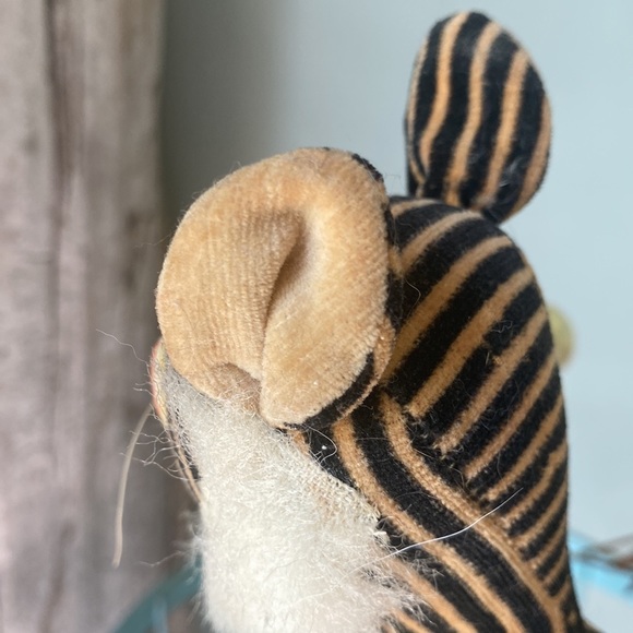 Vintage Stuffed Lion - Picture 6 of 8